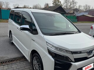 2018 Toyota Voxy III (R80) Рестайлинг, белый, 2800000 рублей, вид 1