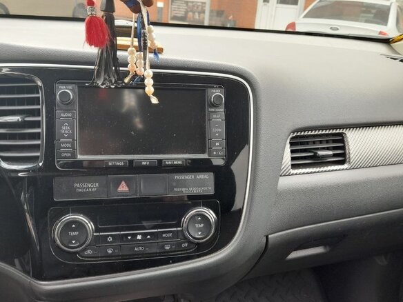 2013 Mitsubishi Outlander III, белый, 2100000 рублей - вид 3