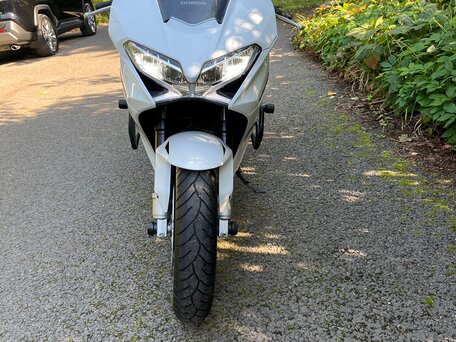 2016 Honda VFR 800, белый, 830000 рублей, вид 2