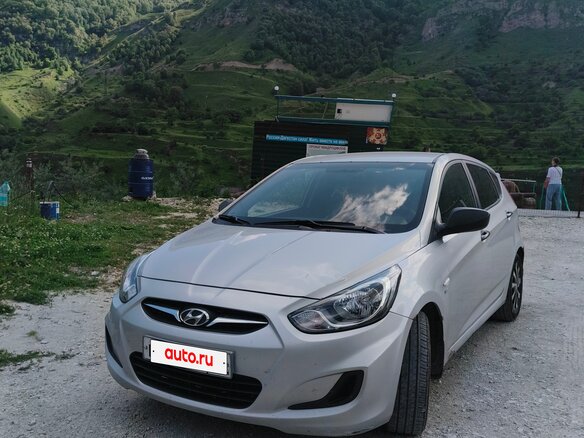 2012 Hyundai Solaris I, серебристый, 675000 рублей