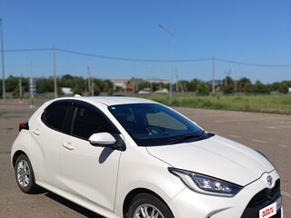 2020 Toyota Yaris IV, белый, 1460000 рублей, вид 1