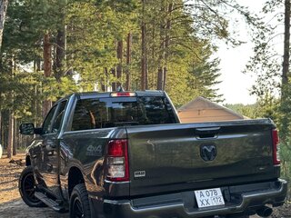 2021 Ram 1500 Quad Cab IV (DS/DJ), серый, 4800000 рублей, вид 5