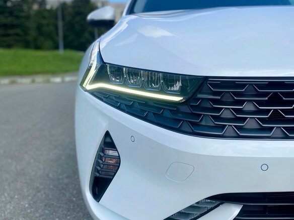 2020 Kia K5 III, белый, 2650000 рублей - вид 12