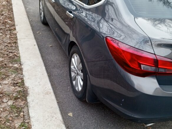 2013 Opel Astra J Рестайлинг, серый, 1300000 рублей - вид 3
