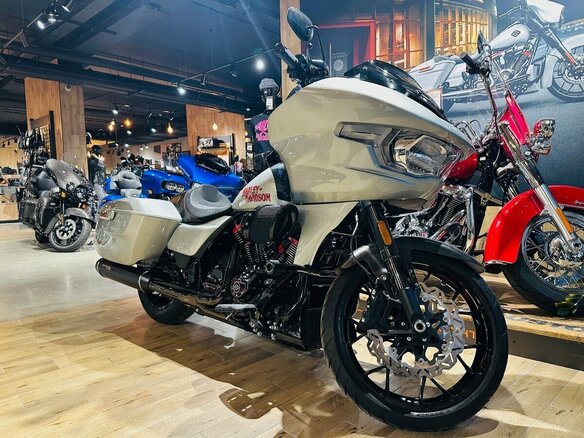 2025 Harley-Davidson CVO Road Glide ST, серебристый, 6500000 рублей - вид 8