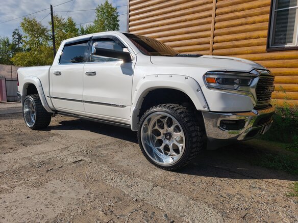 2018 Ram 1500 Crew Cab eTorque V, белый, 7000000 рублей - вид 9