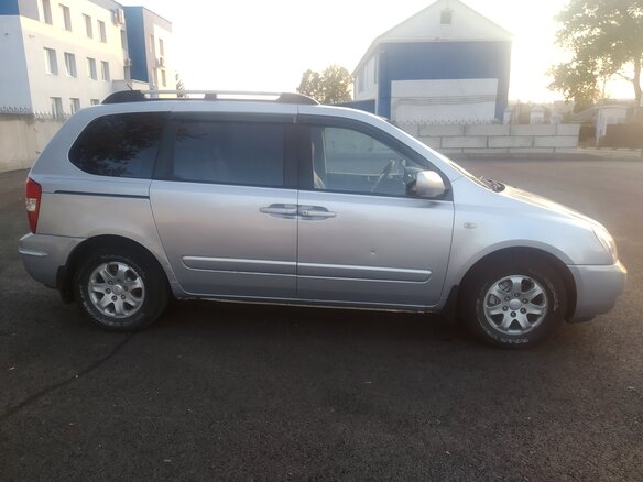 2006 Kia Carnival II, серый, 715000 рублей - вид 2
