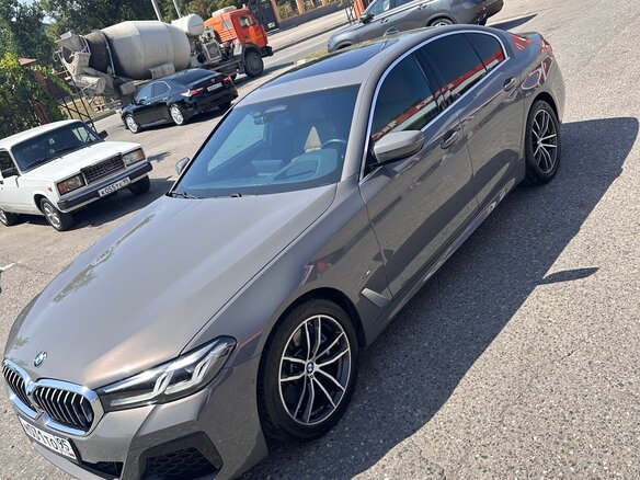 2022 BMW 5 серии 520i VII (G30/G31/G38) Рестайлинг, серый, 4850000 рублей - вид 5