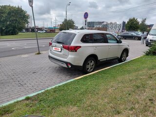 2018 Mitsubishi Outlander III Рестайлинг 3, белый, 2200000 рублей, вид 3