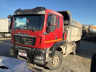 2022 Sinotruk Howo ZZ3327, красный, 3414780 рублей, вид 1