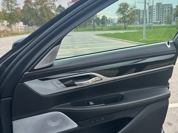 2018 BMW 7 серии Long 740Li xDrive VI (G11/G12), чёрный, 4250000 рублей - вид 9