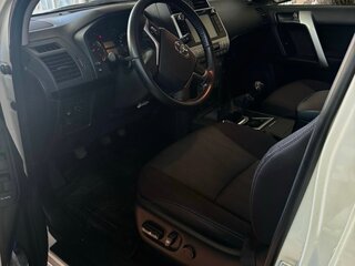 2018 Toyota Land Cruiser Prado 150 Series Рестайлинг 2, белый, 5350000 рублей, вид 3