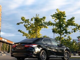 2021 Toyota Camry VIII (XV70), чёрный, 2750000 рублей, вид 1