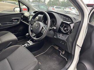 2019 Toyota Vitz III (XP130) Рестайлинг 2, белый, 1400000 рублей, вид 4