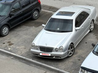 2000 Mercedes-Benz E-Класс 430 II (W210, S210) Рестайлинг, серебристый, 700000 рублей, вид 3