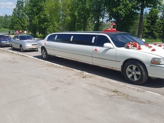 2003 Lincoln Town Car III Рестайлинг, белый, 300000 рублей, вид 1
