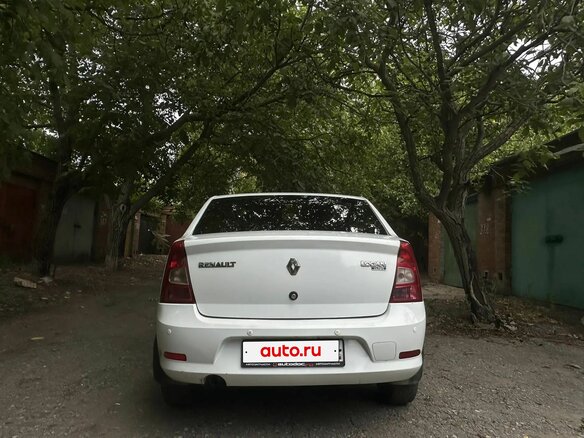 2014 Renault Logan I Рестайлинг, белый, 370000 рублей - вид 2