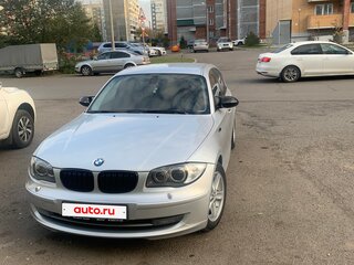 2007 BMW 1 серии 120i I (E81/E82/E87/E88) Рестайлинг, серебристый, 1100000 рублей, вид 3