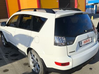 2011 Mitsubishi Outlander II Рестайлинг, белый, 1350000 рублей, вид 4