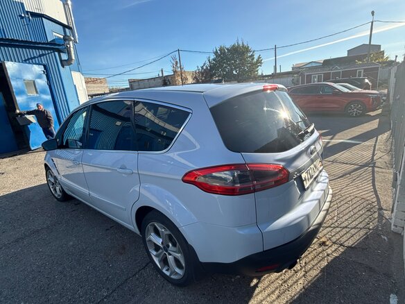 2013 Ford S-MAX I Рестайлинг, белый, 1200000 рублей - вид 4