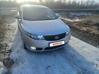 2011 Kia Cerato 6-speed II, серебристый, 800000 рублей, вид 3