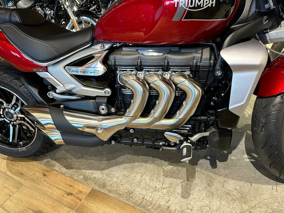 2023 Triumph Rocket 3, красный, 2990000 рублей - вид 18