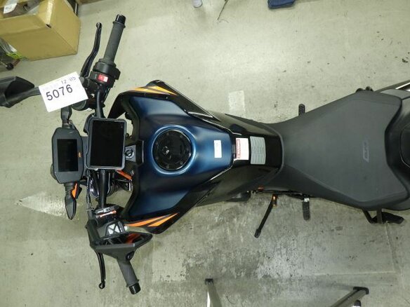 2022 KTM 890 Duke R, чёрный, 800000 рублей - вид 13