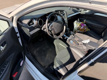 2017 Citroen C4 II Рестайлинг, белый, 834000 рублей, вид 4