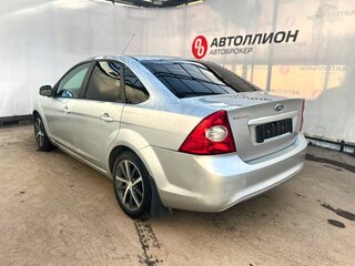 2011 Ford Focus II Рестайлинг, серебристый, 495000 рублей, вид 3