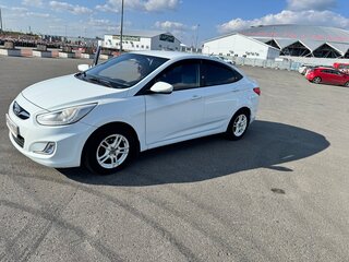 2013 Hyundai Solaris I, белый, 850000 рублей, вид 4