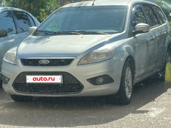 2010 Ford Focus II Рестайлинг, серебристый, 350000 рублей - вид 1