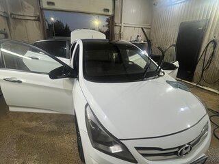 2015 Hyundai Solaris I Рестайлинг, белый, 700000 рублей, вид 4