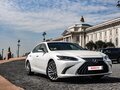2021 Lexus ES 300h VII Рестайлинг, белый, 5150000 рублей - вид 5