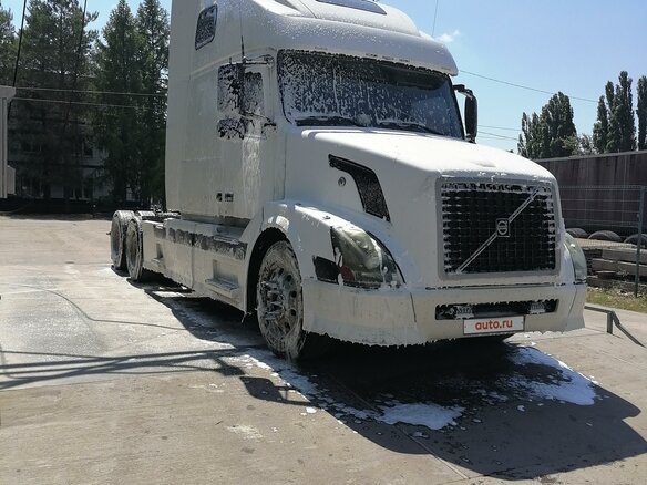 2003 Volvo VNL, белый, 1650000 рублей
