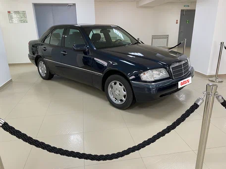 1995 Mercedes-Benz C-Класс 220 I (W202), чёрный, 4700000 рублей, вид 1
