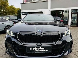 2024 BMW 5 серии 550e xDrive VIII (G60/G61/G68), чёрный, 18000000 рублей, вид 2