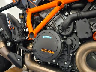2022 KTM 1290 Super Duke R, оранжевый, 2000000 рублей, вид 4