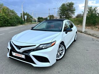 2020 Toyota Camry VIII (XV70) Рестайлинг, белый, 3100000 рублей, вид 1
