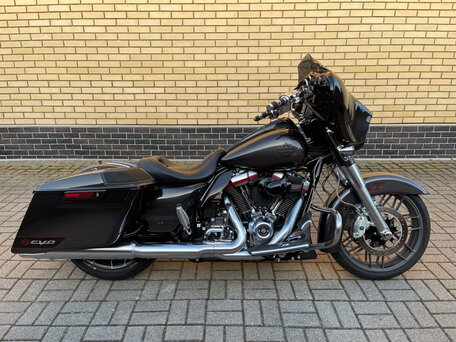 2020 Harley-Davidson CVO Street Glide, чёрный, 2500000 рублей, вид 4
