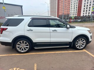 2016 Ford Explorer V Рестайлинг, белый, 2250000 рублей, вид 2