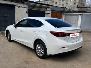 2018 Mazda Axela III Рестайлинг, белый, 1715000 рублей, вид 3