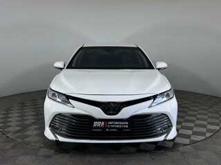 2021 Toyota Camry VIII (XV70), белый, 3045000 рублей, вид 2