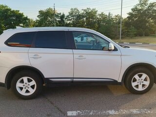 2019 Mitsubishi Outlander III Рестайлинг 3, белый, 2199999 рублей, вид 2