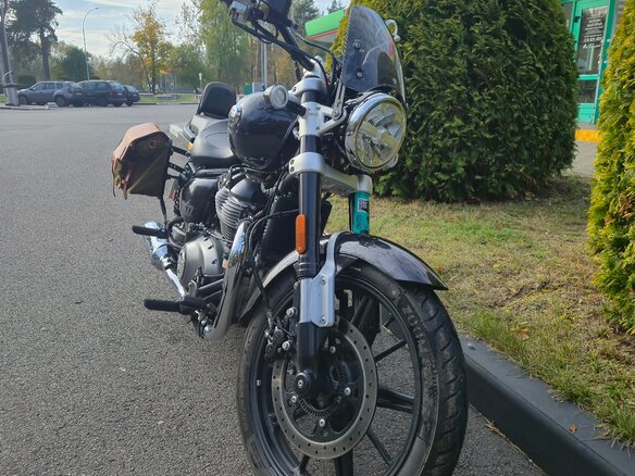 2024 Royal Enfield Super Meteor, чёрный, 550000 рублей - вид 2