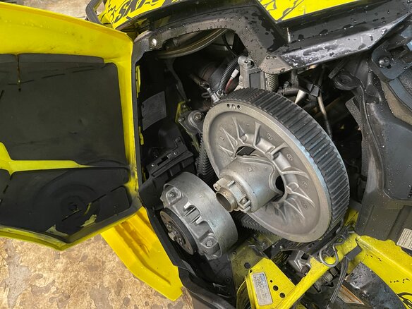 2016 BRP Ski-Doo Summit 800, жёлтый, 700000 рублей - вид 18