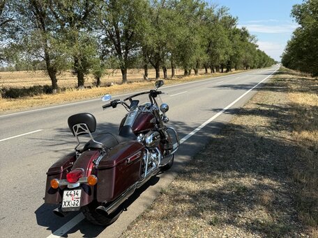 2018 Harley-Davidson Road King, красный, 1550000 рублей, вид 2