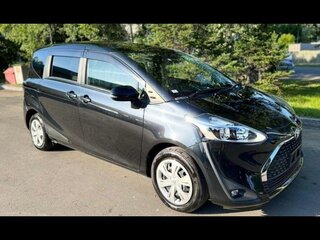 2020 Toyota Sienta II Рестайлинг, чёрный, 1900000 рублей, вид 1
