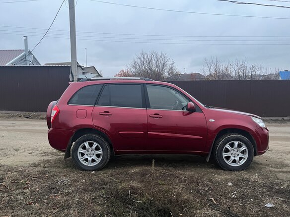 2014 Chery Tiggo (T11) I Рестайлинг (FL), красный, 750000 рублей - вид 2