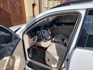 2016 Volkswagen Tiguan I Рестайлинг, белый, 1870000 рублей, вид 4