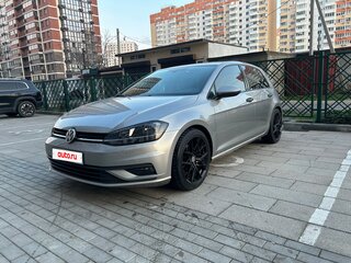 2018 Volkswagen Golf VII Рестайлинг, серебристый, 1700000 рублей, вид 2